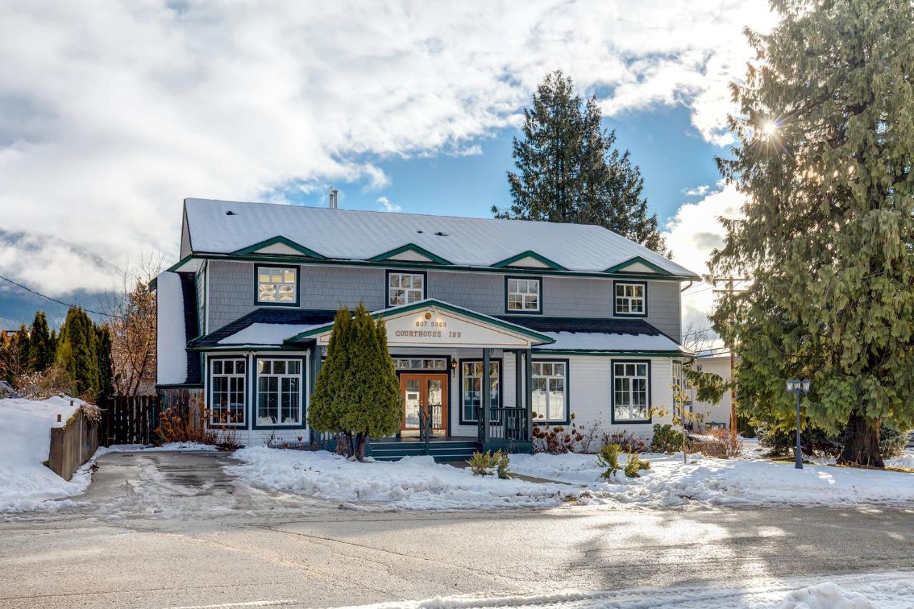 Courthouse Inn Revelstoke Exteriér fotografie