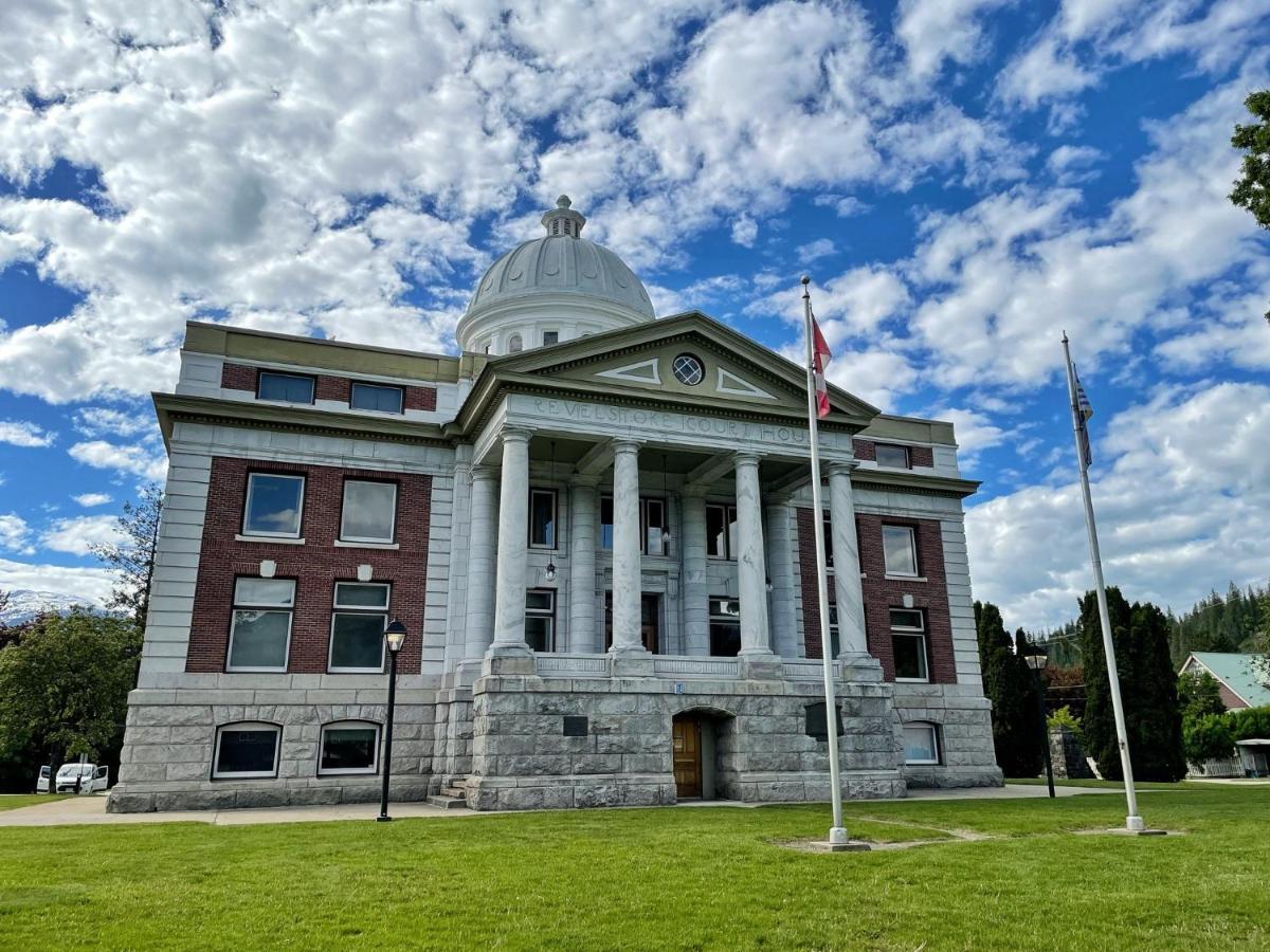 Courthouse Inn Revelstoke Exteriér fotografie