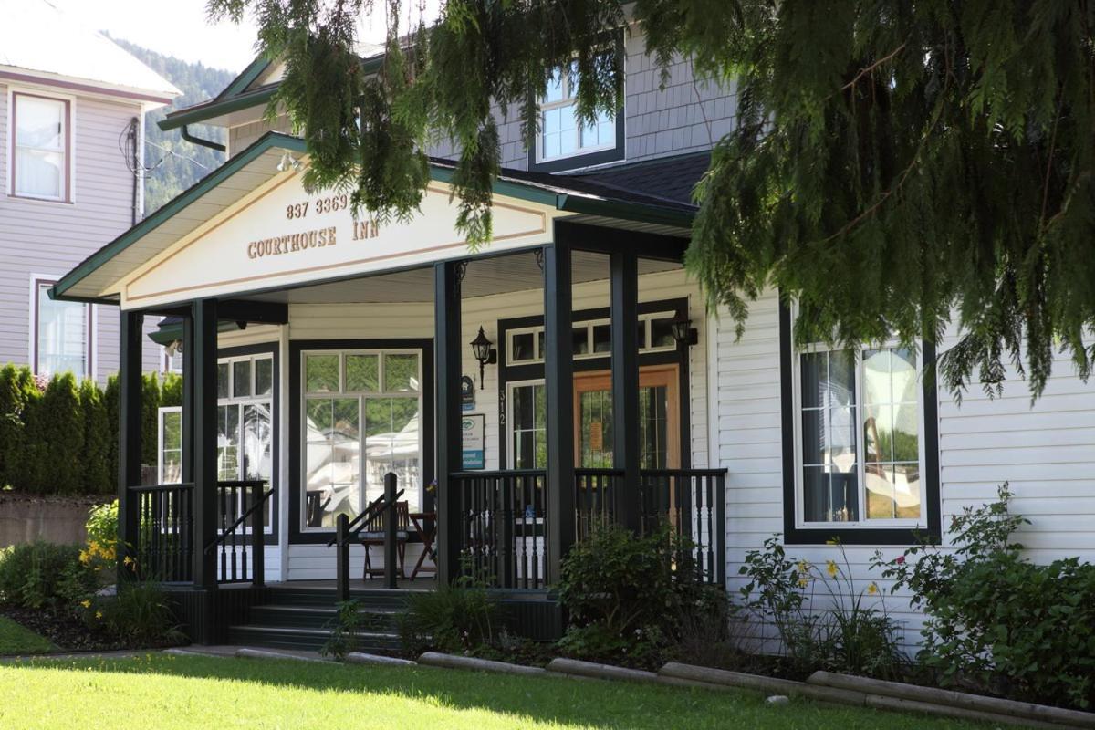 Courthouse Inn Revelstoke Exteriér fotografie