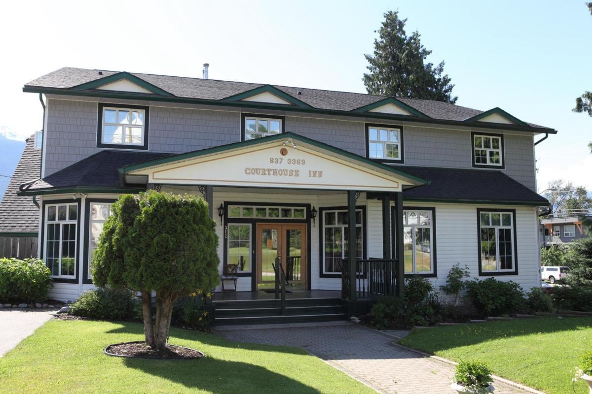 Courthouse Inn Revelstoke Exteriér fotografie